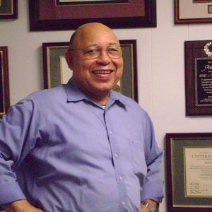 Profile picture for Dr Hank Simmons