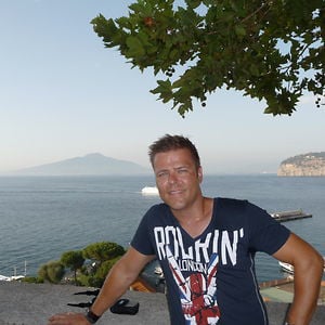 Profile picture for Robert Makker | The Real Movie