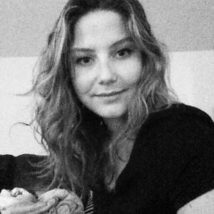Profile picture for Eve Lyons