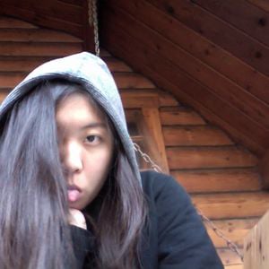 Profile picture for Julie Kwon