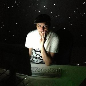 Profile picture for Elliot Woods