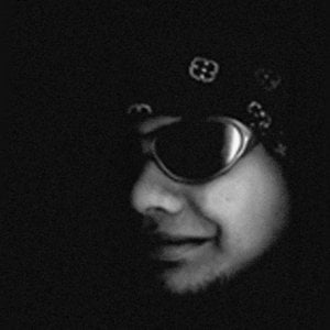 Profile picture for r.