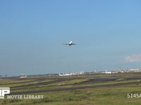 旅客機の離陸 旅客機　離陸　出発　ハネムーン　旅行　旅立ち