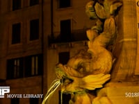 ロトンダ広場の噴水（夜景） イルカ、彫刻、ライトアップ、4K