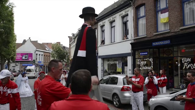 Les Tournaisiens ont porté leur géant jusqu’à Ath