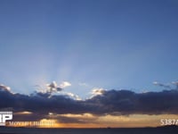 サンセット　海　微速度撮影 瀬戸内海のサンセット　エンジェルラダー（天使の梯子）と呼ばれる光芒が美しい