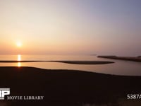 微速度撮影　満ち潮の海 穏やかな遠浅の海岸に潮が満ちてくる微速度撮影