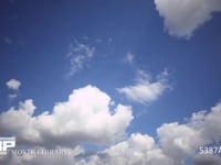 青空と雲の流れ　微速度撮影 青空に次々と流れる積雲