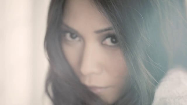 Mentari Indosat : Anggun 'Me & Music'