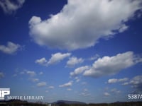 青空と雲の微速度撮影 地上風景あり　東向き　西の風