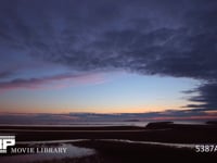 瀬戸内海の日没　微速度撮影 瀬戸内海の夕焼けです　雲が２層で交差するように流れています