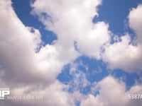 青空と雲の微速度撮影 空のみ　左から右