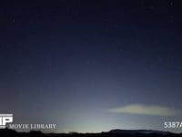 星空の動き　微速度撮影　北天 2013/2/16　22：28〜　2013/2/17　4：58　画面中央が北極星