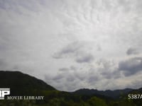 ２層に流れる雲の動き　微速度撮影 南向き　上奏西の風　下層　東の風