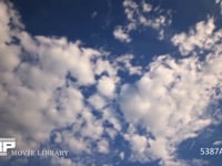 青空と雲の微速度撮影 鱗雲の流れ