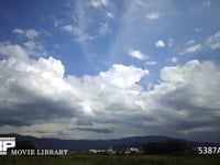 青空と雲の微速度撮影 地上風景あり　東向き　西の風