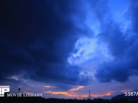 ２層に流れる雲の夕焼け　微速度撮影 上層は西の風　下層は東の風