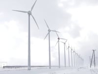 風力発電 吹雪の中まわっている