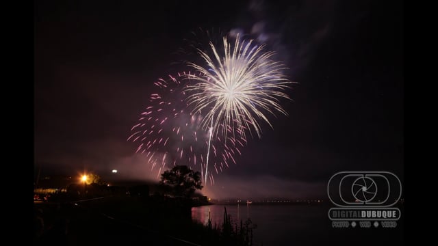 Dubuque Fireworks show in 30 seconds