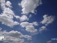 青空と雲の微速度撮影　4K 上層の雲は西へ、中層の雲は東へ流れています　60fps　サンプル動画は30fps