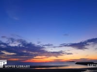 瀬戸内海の日没　超広角　微速度撮影（4K） 多彩な雲と真っ赤な夕焼けです