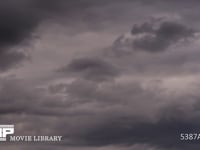 不安定な天候の暗い雲　4K　微速度撮影 不安定な暗い雲の微速度撮影　60fps　サンプル動画は30fps
