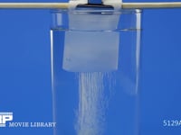 食塩の溶ける様子 シュリーレン現象　ガラスコップ