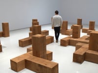 Yasmil Raymond y Manuel Borja-Villel sobre Carl Andre. Escultura como lugar, 1958-2010