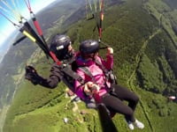 galerie Sjezdařka Klára Křížová vyzkoušela tandem paragliding