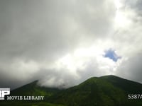 上部に雲のかかる三瓶山　4K微速度撮影 梅雨の頃の島根県の三瓶山と雲の動き