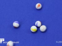 球の衝突　ビー玉 運動とエネルギー　　スロー再生０．５倍速