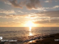 夕日と海 堤防から見た、海に沈む夕日。ノーマルスピード、フィックス撮影