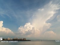 海岸沿いの風景 海岸沿いの町並みと海と空。ノーマルスピード。フィックス撮影。DCI 4K