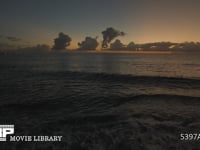 打ちつける波 堤防に打ちつける波　リアルタイム　フィックス撮影