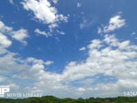青空と雲のタイムラプス　４K 梅雨の合間の蒸し暑い日でした　水蒸気の多い空