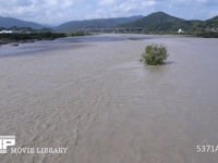 大井川下流　国道1号線から撮影 上流の橋は第二東名高速道路