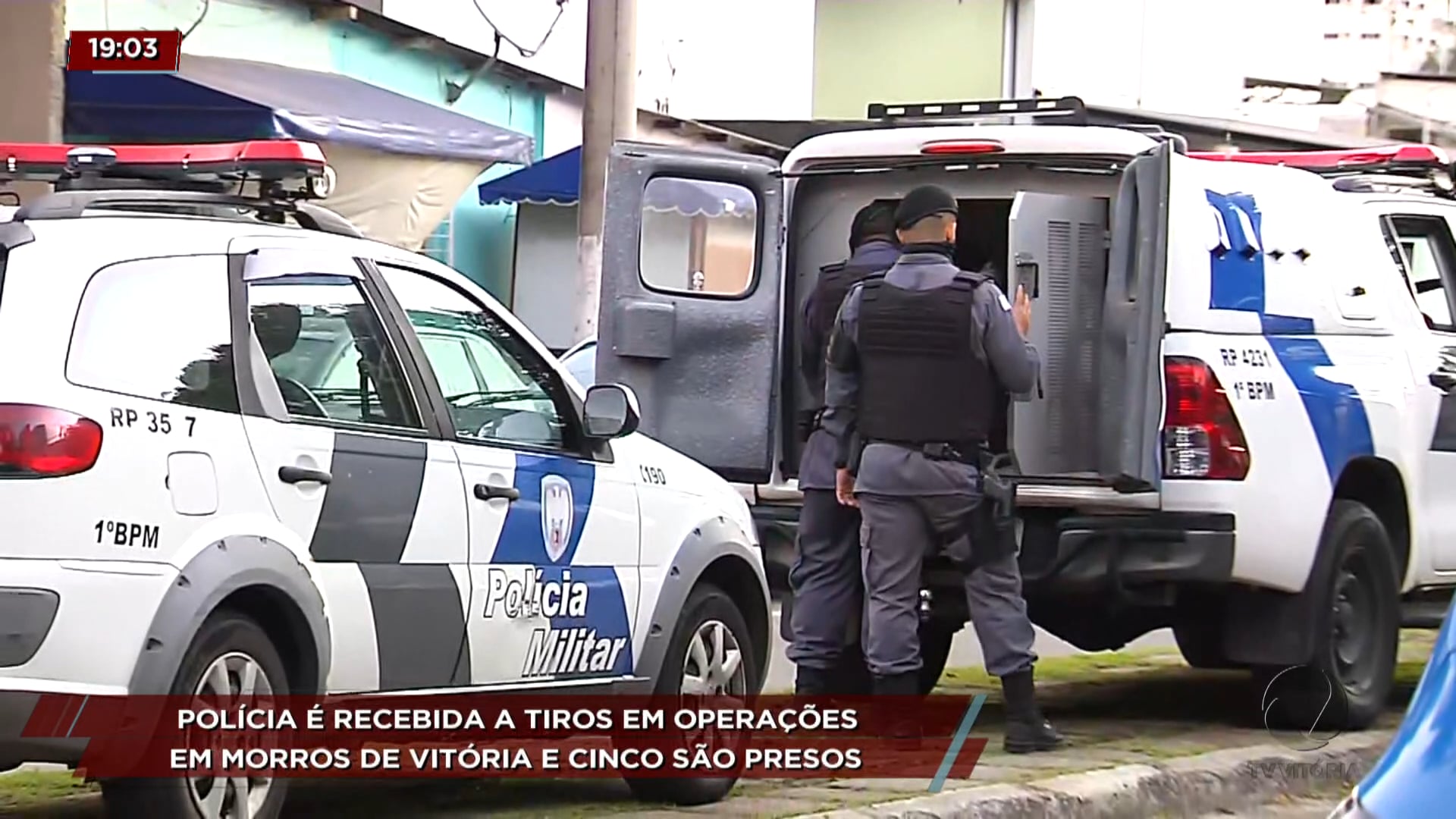 Polícia é recebida a tiros durante operação em Morro de Vitória on Vimeo