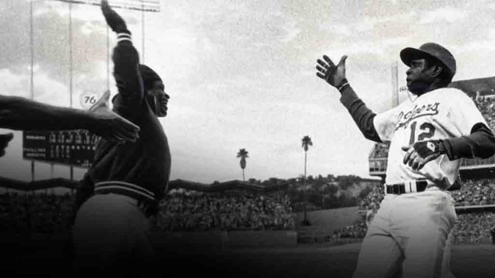 1977, Los Angeles Dodgers' Glenn Burke & Dusty Baker Celebrate With the  First-Ever High Five in the History of Sports : r/baseball