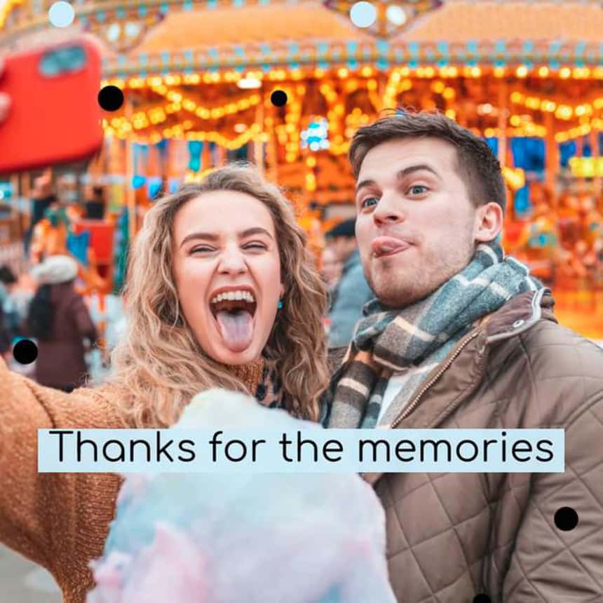 Geburtstagsvideo-Vorlage, auf der ein Mann und eine Frau zu sehen sind, die auf dem Karneval Zuckerwatte teilen. Der Bildtext lautet: „Thanks for the memories.“