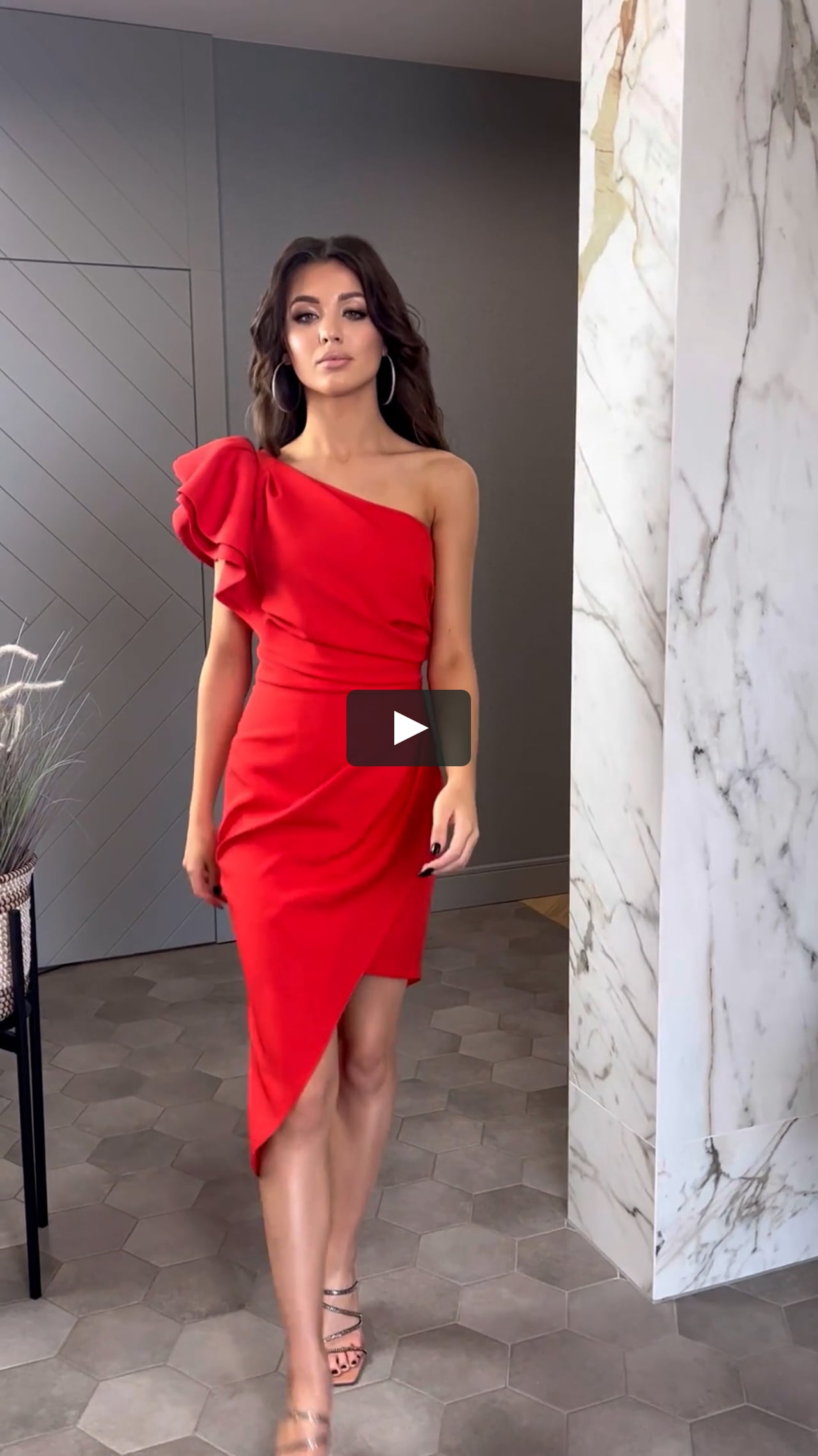 LORI czerwona sukienka na wesele  on Vimeo