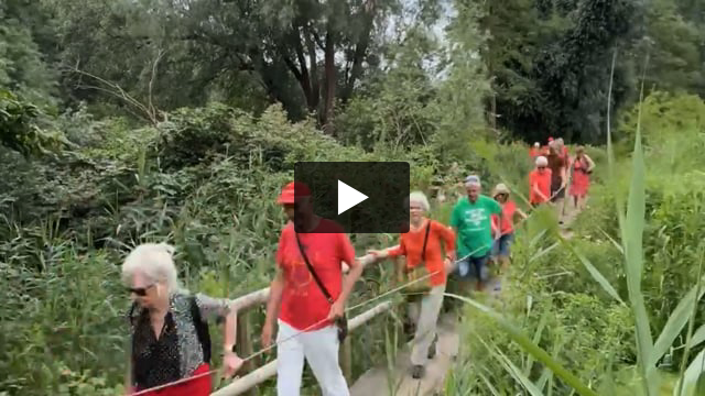 Actie menselijke slinger in de Esch