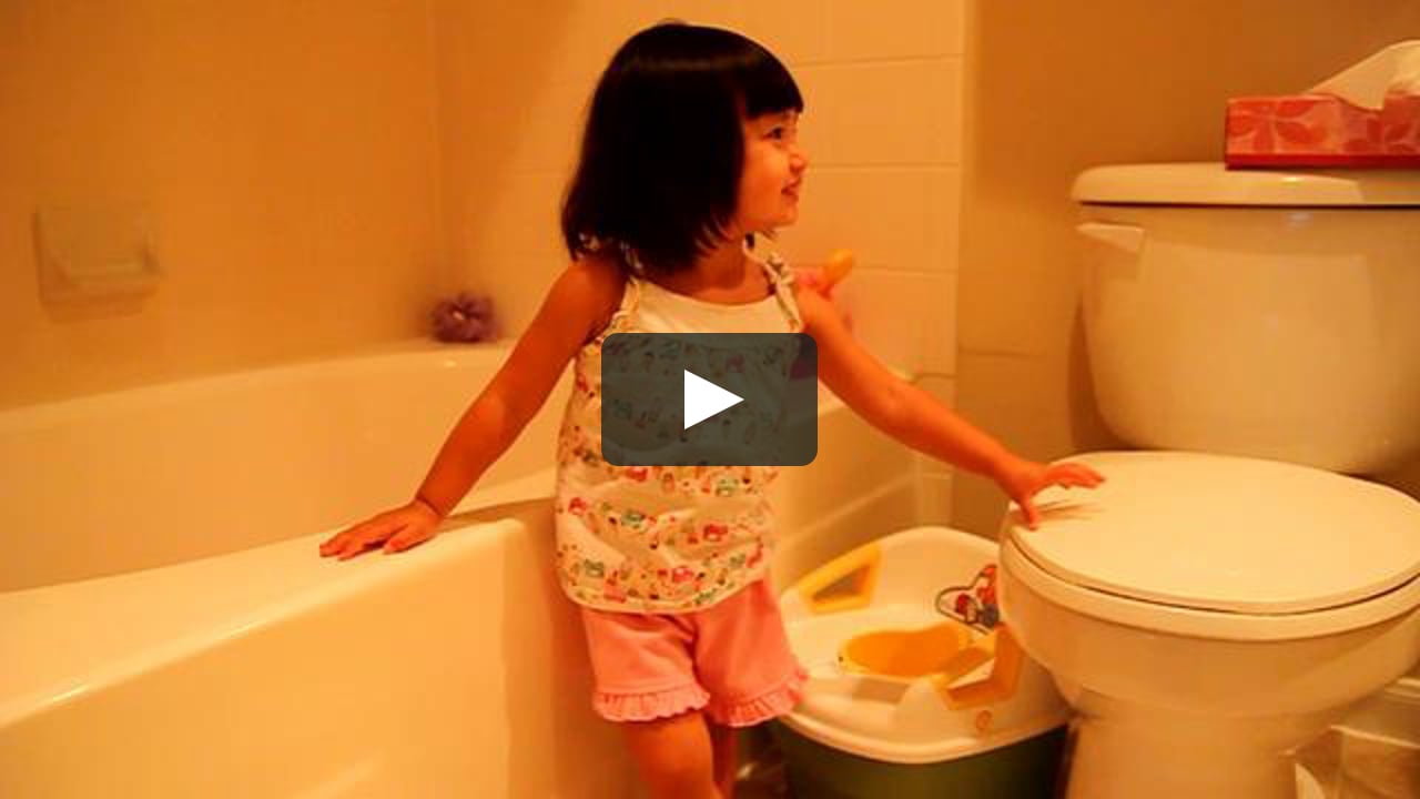 Включи видео где девочки. Китайский ребенок туалет. Детки пипи. Potty пипи.