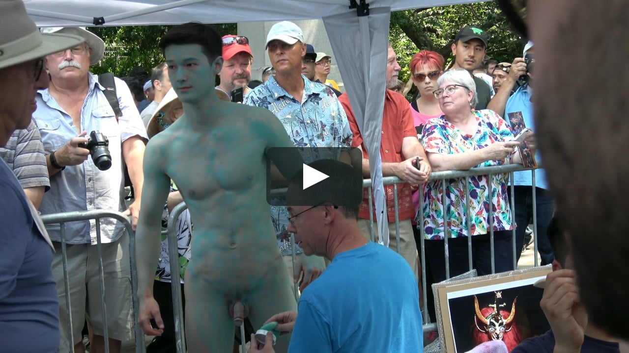 This is "Nude body painting 17" by Tony Santos on Vimeo