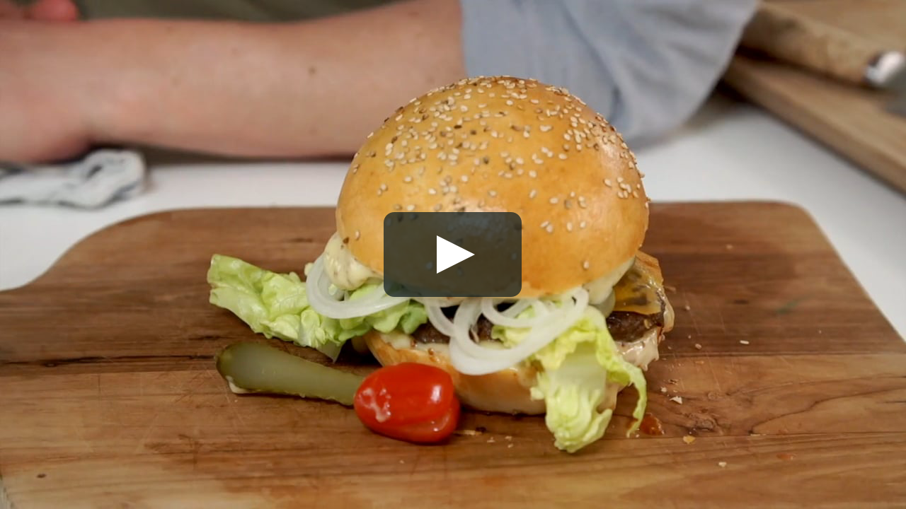 Klassisk burger | Byg-selv-burger med saftig krydret bøf friskt fyld on Vimeo