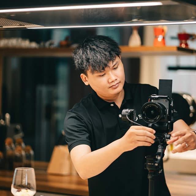 SLOG MEDIA - Film Director, Cameraman & Filmmaker