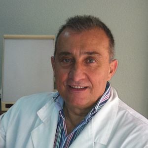 Profile picture for Dr Simón Campos - 2229861_300x300