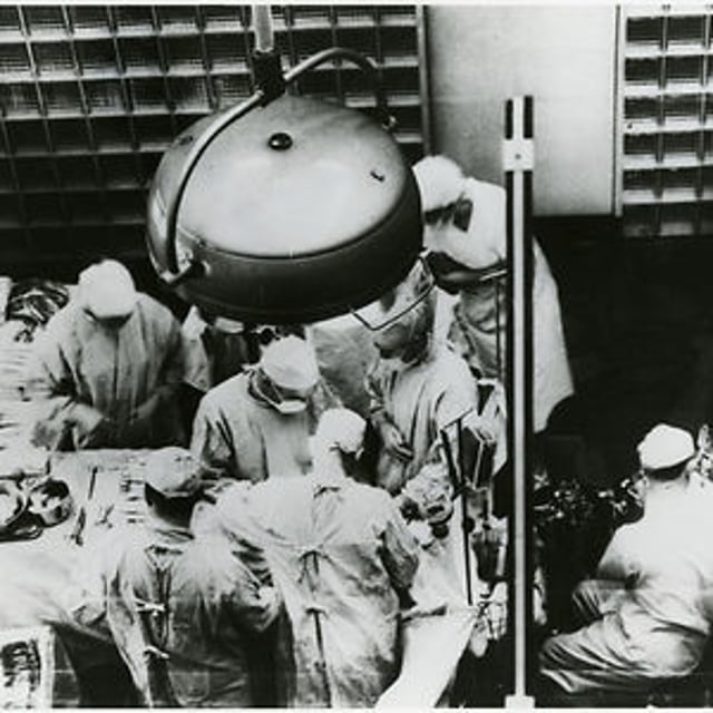Когда была первая операция