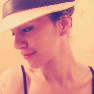 Profile picture for BRUNA THEROLLY