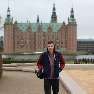 Vimeo profile picture for @souvenirs