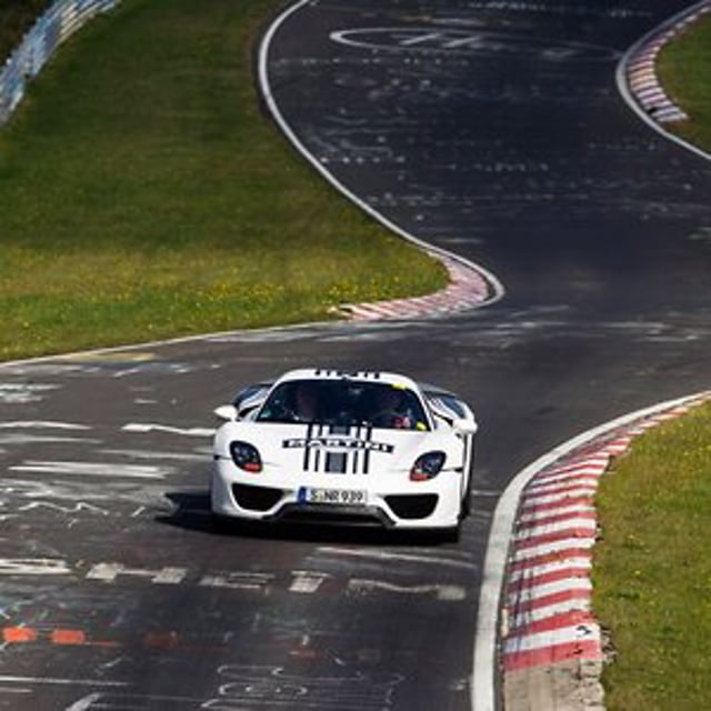 Porsche 918 Nurburgring. Рекорд Нюрбургринга Porsche 918. Porsche Spyder Nurburgring. 918 Weissach Nurburgring.